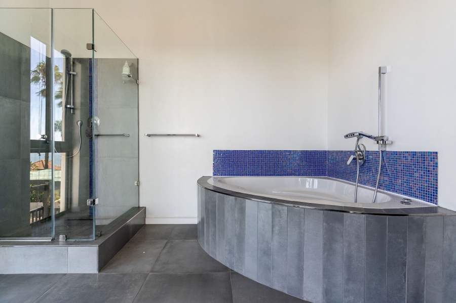 5 Bedroom Property for Sale in Fresnaye Western Cape